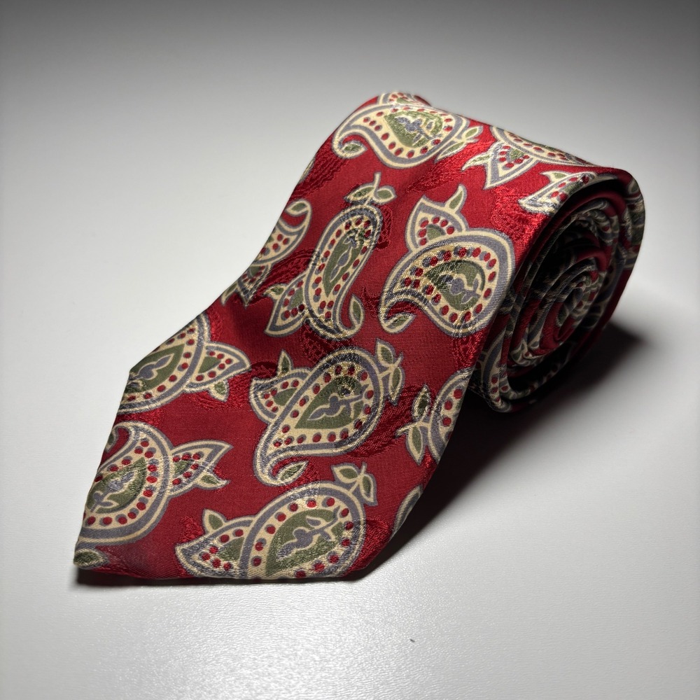 Burberrys of London Red Paisley 100% Silk‎ Hand Sewn Necktie Vintage USA Luxury